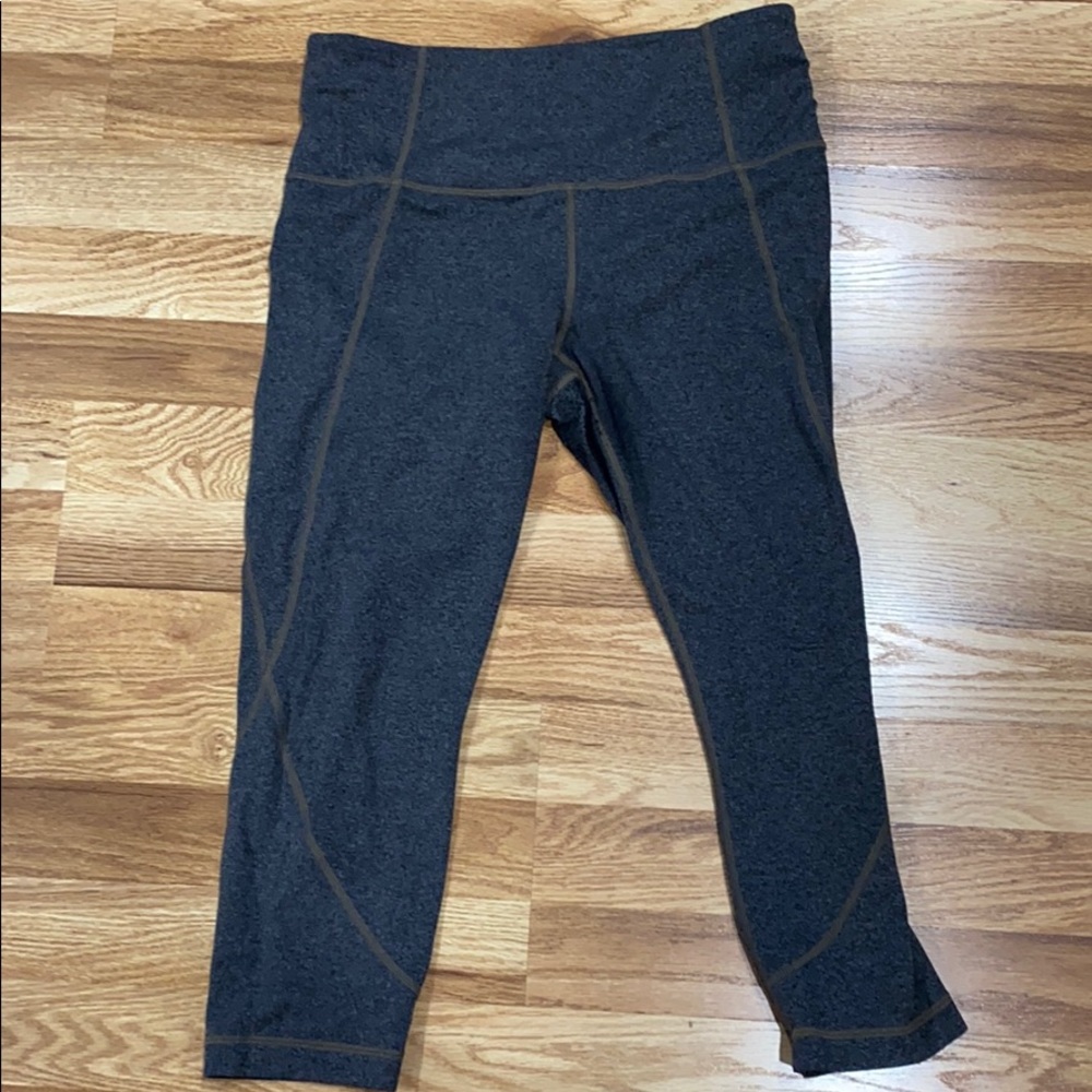 Athleta salutation Capri size M